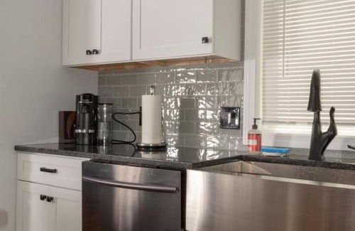 Stoneham House | Cozy Twin XL Bed with Ocean View in Boston