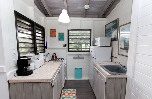 Freemans Bay Cottage | Idyllic Cottage on Galleon Beach with Oceanfront Pool