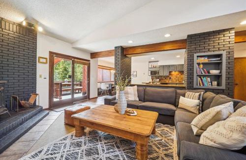 Frisco House | Escape to Twins Getaway at Meadow Creek Duplex
