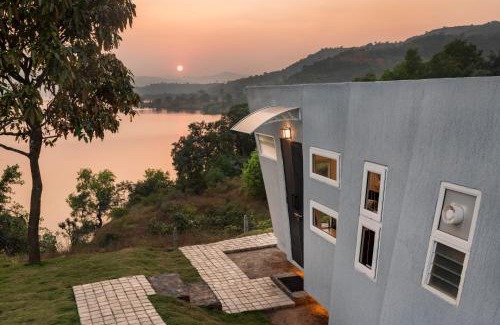 Ambavna Other | Charming Twist: Perfect Tiny Waterfront Retreat for Families