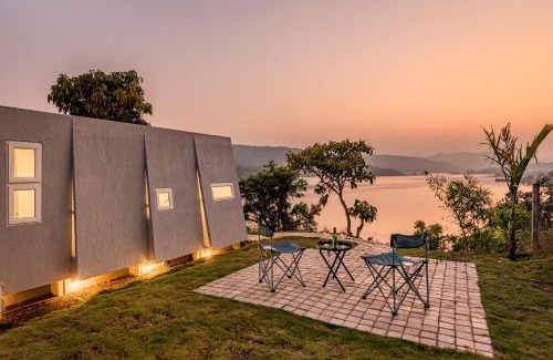 Ambavna Other | Charming Twist: Perfect Tiny Waterfront Retreat for Families