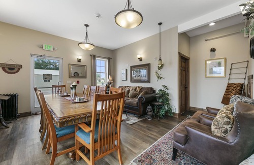 Guernsey Bed & Breakfast | Cozy Twisters Bed and Breakfast with Delicious Breakfast