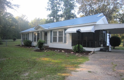 Rose Hill House | Twistwood Pines: Family-Friendly Farmhouse Retreat Awaits
