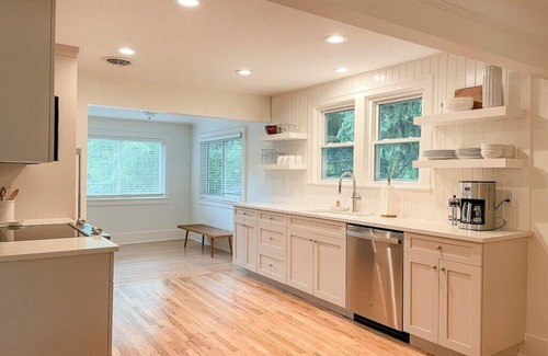 Port Huron House | Idyllic Lake View Apts. Steps from Beaches and Oceanfront