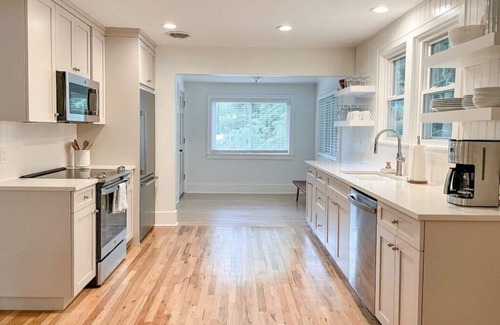 Port Huron House | Idyllic Lake View Apts. Steps from Beaches and Oceanfront