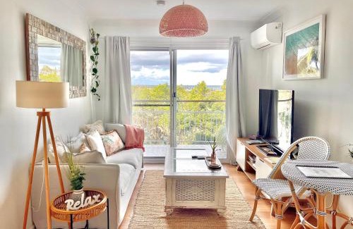 East Ballina Apartment | Explore Stray Leaves & The Jungle Room near Shaws Bay