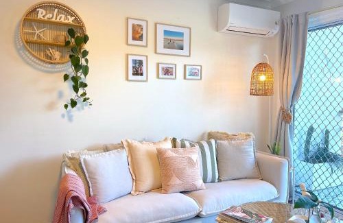 East Ballina Apartment | Explore Stray Leaves & The Jungle Room near Shaws Bay
