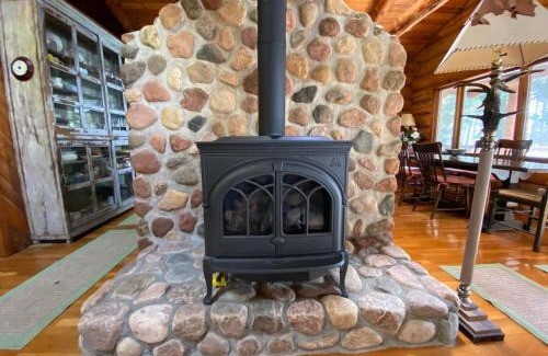 Hayward House | Explore Two Bear Lodge on Lost Land Lake - Family Friendly