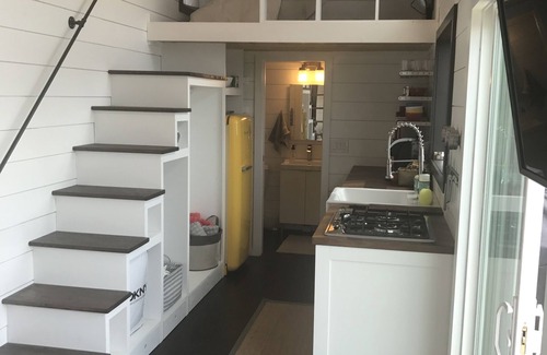 Lakeway Resort | Captivating Tiny Homes in Lakeway with Private Boat Dock