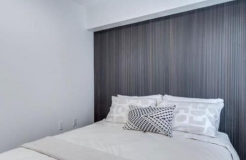 West End Apartment | Cozy Two Bed & Breakfast Eterno Davie Village near Sunset Beach