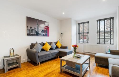 Bush Hill Park Apartment | Comfortable Two Bed Flat in Bush Hill Park for Families