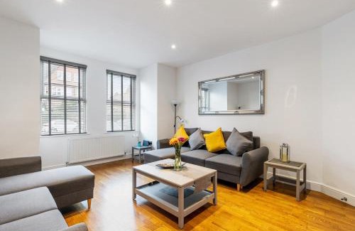 Bush Hill Park Apartment | Comfortable Two Bed Flat in Bush Hill Park for Families