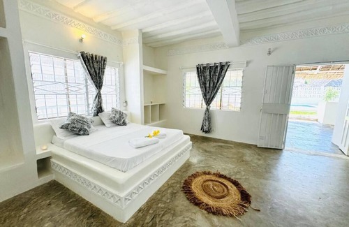 Watamu Bed & Breakfast | Two bed rooms ensuite with bathroom #2