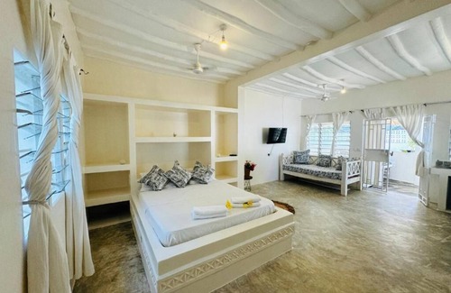 Watamu Bed & Breakfast | Two bed rooms ensuite with bathroom #2