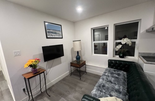 Oakland House | Guest Suite with Spa & Kitchen Near Lake Merritt - 10/10!