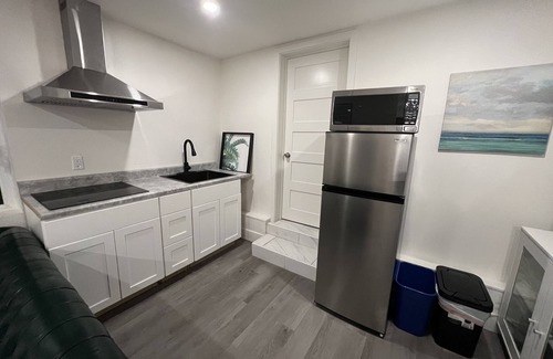 Oakland House | Guest Suite with Spa & Kitchen Near Lake Merritt - 10/10!