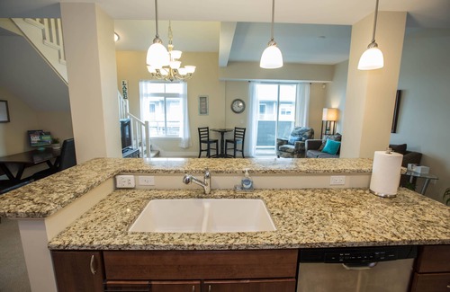Grand Haven Condo | Guest Rated 10/10 Condo with Ocean View in Grand Haven
