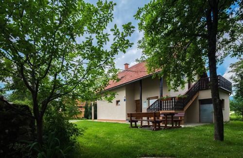Catrnja Apartment | Stylish Two Bedroom Apartment with Terrace in Smoljanac