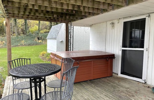 Jeddo House | Relaxing Lakefront Cottage with Hot Tub Overlooking Huron