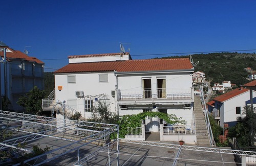 Businci Apartment | Two Bedroom Apartment with Ocean View Terrace in Mavarštica