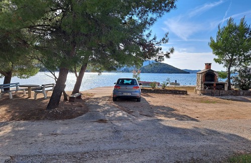 Dubrava Apartment | Beachfront Two Bedroom Apartment in Luka Dubrava, Pelješac