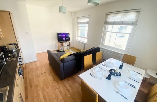 Gravesend Apartment | Two-Bedroom Apartment with River view