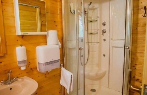 Duga Resa Apartment | Two-Bedroom Apartment with Terrace & Sea View in Donji Zvečaj