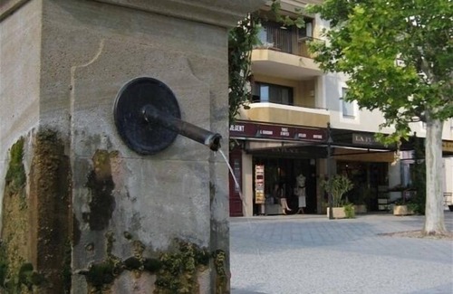 Lourmarin Apartment | Guest Rated 10/10: Two Bedroom Apartment with Pool in Lourmarin