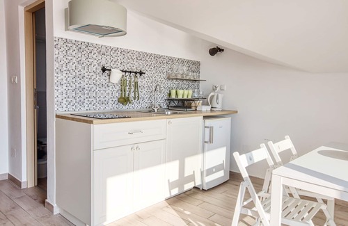 Zaboric Apartment | Two Bedroom Apartment with Ocean View near Žaborić Beach