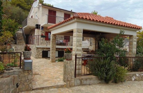 Cove Donja Krusica (Donje selo) Apartment | Sea View Two Bedroom Apartment with Terrace in Šolta