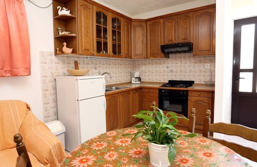 Lumbarda Apartment | Delightful Two Bedroom Apartment with Sea View in Lumbarda