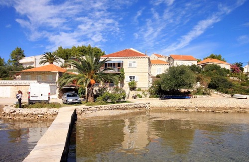 Lumbarda Apartment | Beachside Two-Bedroom Apartment in Lumbarda, Korčula