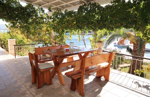 Lumbarda Apartment | Beachside Two-Bedroom Apartment in Lumbarda, Korčula