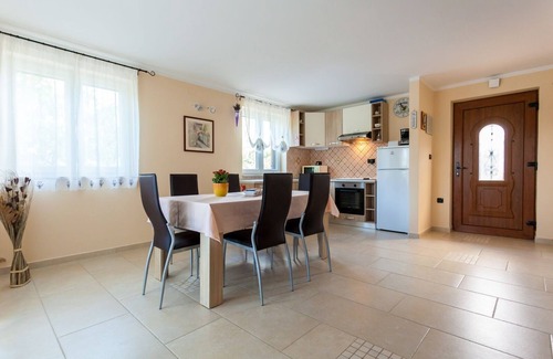 Porat Apartment | Stunning Two Bedroom Apartment with Terrace in Porat, Krk