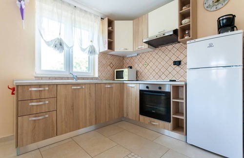 Porat Apartment | Stunning Two Bedroom Apartment with Terrace in Porat, Krk