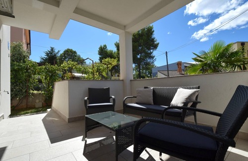 Bogovici Apartment | Cozy Two Bedroom Apartment with Terrace in Malinska