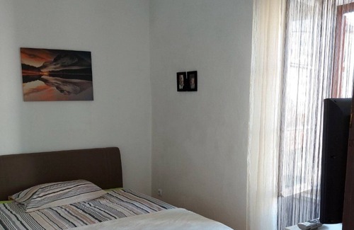 Iz Apartment | Two-Bedroom Apartment with Terrace and Ocean Views in Veli Iž