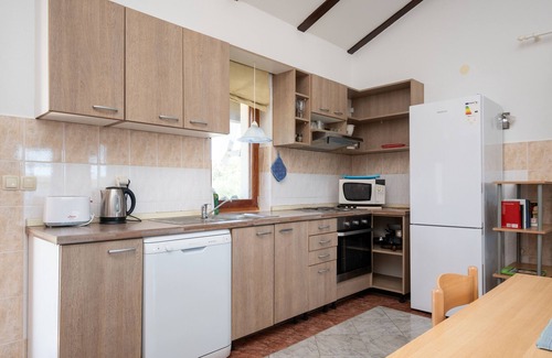 Veli Rat Apartment | Beachside Two-Bedroom Retreat with Ocean View on Dugi Otok