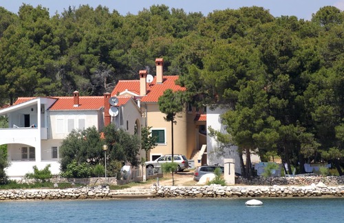 Verunic Apartment | Family-Friendly Two Bedroom Apartment by the Beach