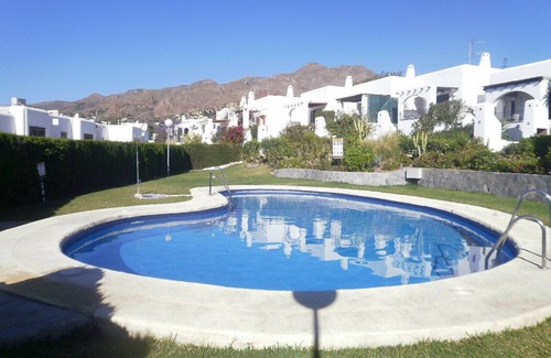 La Parata Apartment | Family-Friendly Two Bedroom Apartment with Oceanfront Pool