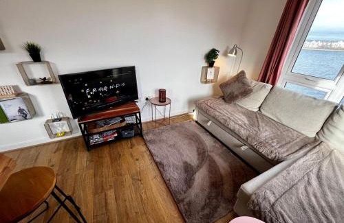 Barry Apartment | Family-Friendly Two Bedroom Apartment Near Barry Beach