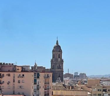 Lagunillas Apartment | Beautiful Two Bedroom Apartment in Málaga with Scenic Views