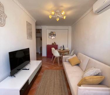 Lagunillas Apartment | Beautiful Two Bedroom Apartment in Málaga with Scenic Views