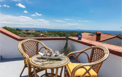 Peruski Apartment | Cozy Apartment in Peruski with Full Kitchen Amenities