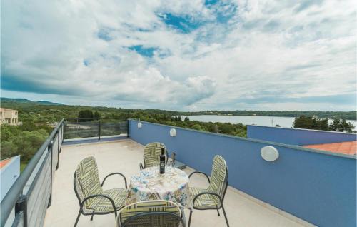 Verunic Apartment | Cozy 2 Bedroom Apartment in Veli Rat with Pool Access