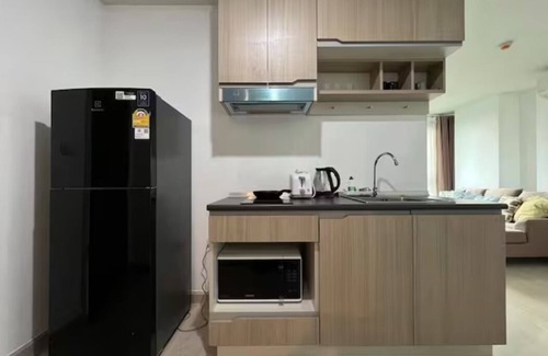 Khlong Toei Condo | Inviting Two-Bedroom Apartment with Pool and Gym Access