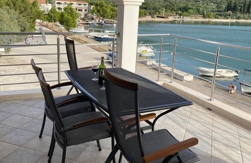 Brijesta Apartment | Two bedroom apartment near beach Brijesta, Pelješac (A-10223-a)