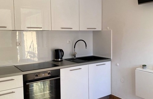 Brijesta Apartment | Cozy Two Bedroom Apartment Steps from Brijesta Beach