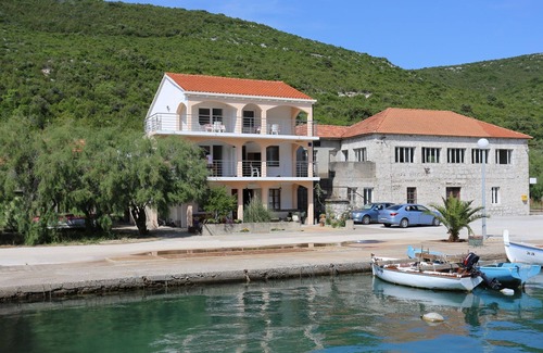 Brijesta Apartment | Cozy Two Bedroom Apartment Steps from Brijesta Beach