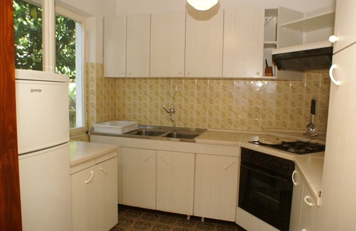 Kuciste Apartment | Beachside Two-Bedroom Apartment in Kučište with Ocean View